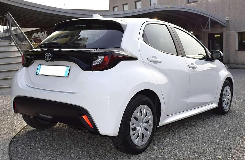 Usata Toyota Yaris Active 72 CV (52 kW) 2023 Bianco Utilitaria