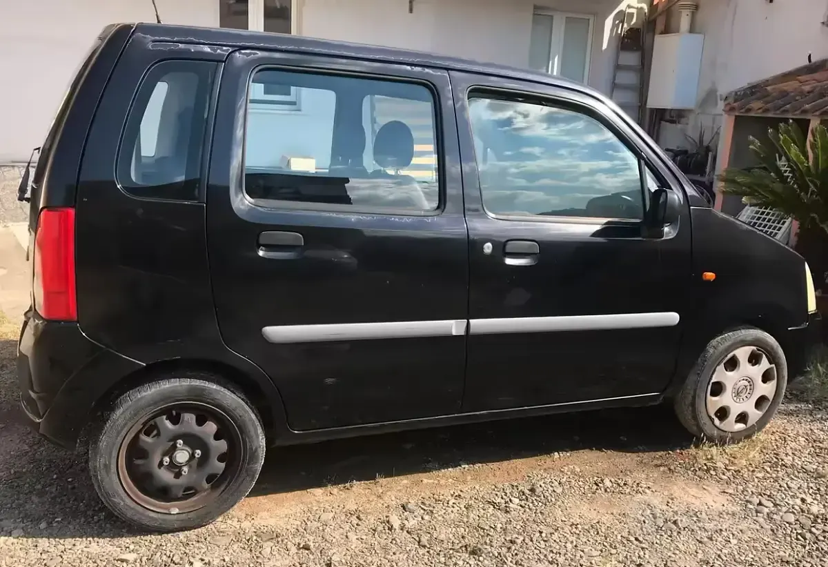 Usata Opel Agila 75 CV (55 kW) 2008 Nero Utilitaria