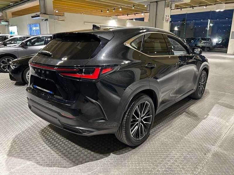 Usata Lexus NX350h Luxury Line 243 CV (178 kW) 2024 Nero SUV