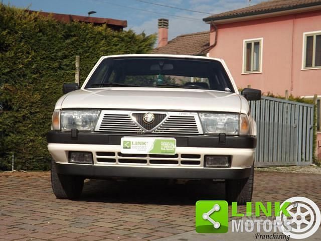 Usata Alfa Romeo 75 128 CV (94 kW) 1986 Bianco Berlina