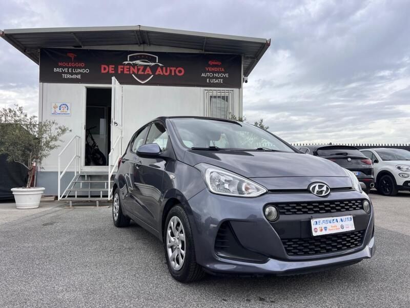 Grigio Usata 2017 Hyundai i10 Style Due volumi | 7300 € (Ottimo prezzo) - Immagine 1/4