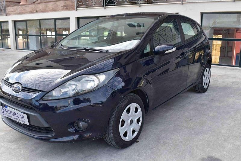 Usata Ford Fiesta 70 CV (51 kW) 2011 Blu Berlina