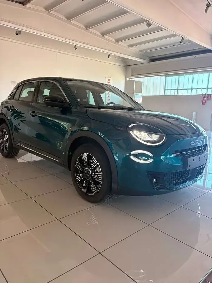 Usata Fiat 600 136 CV (100 kW) 2025 Blu/azzurro SUV