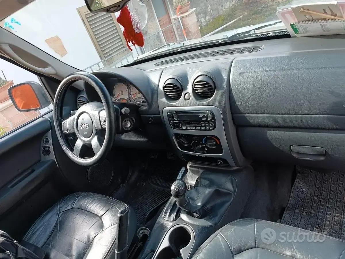Usata Jeep Cherokee Limited 116 CV (85 kW) 2003 Grigio SUV