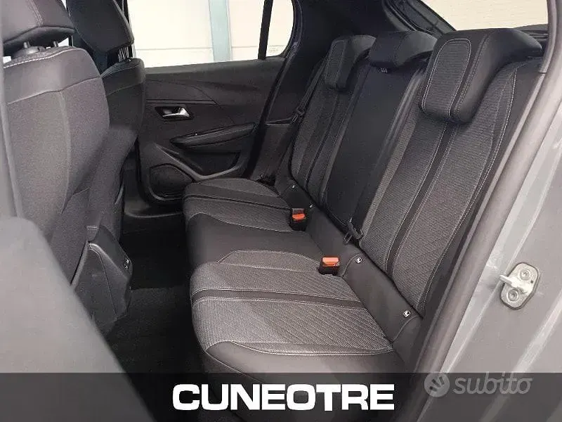Usata Peugeot 208 Allure 101 CV (74 kW) 2025 Grigio Utilitaria