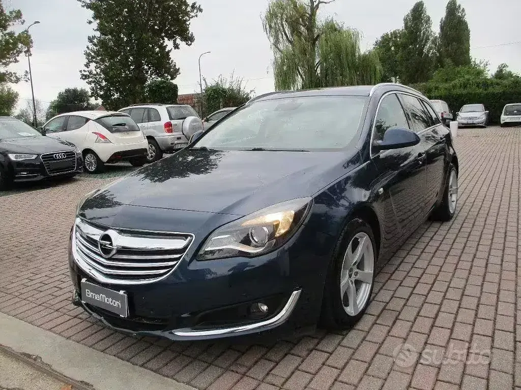 Usata Opel Insignia Cosmo 163 CV (119 kW) 2014 Bluazzurro Station wagon