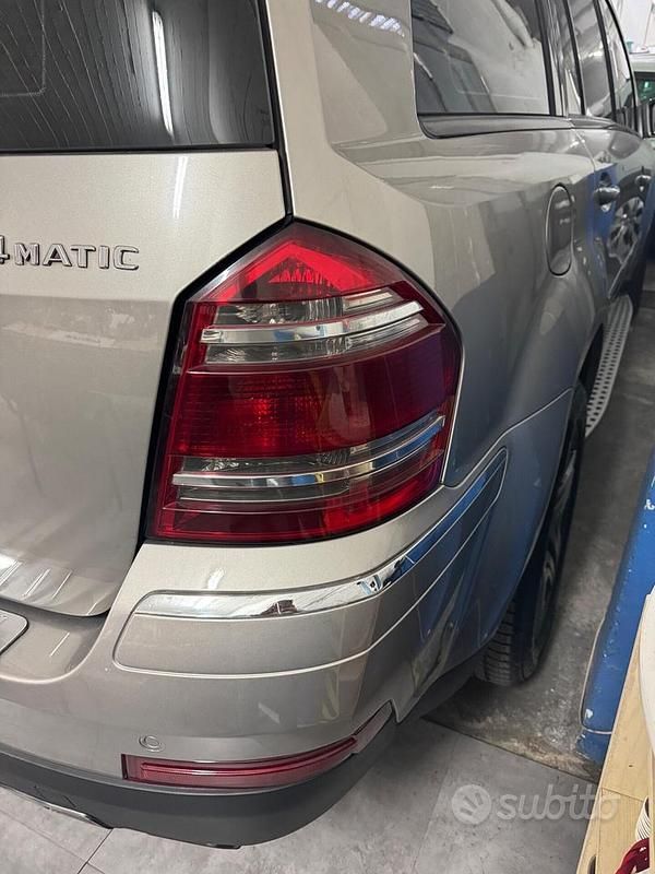 Käytetty Mercedes GL320 224 HP (164 kW) 2009 Harmaa Katumaasturi