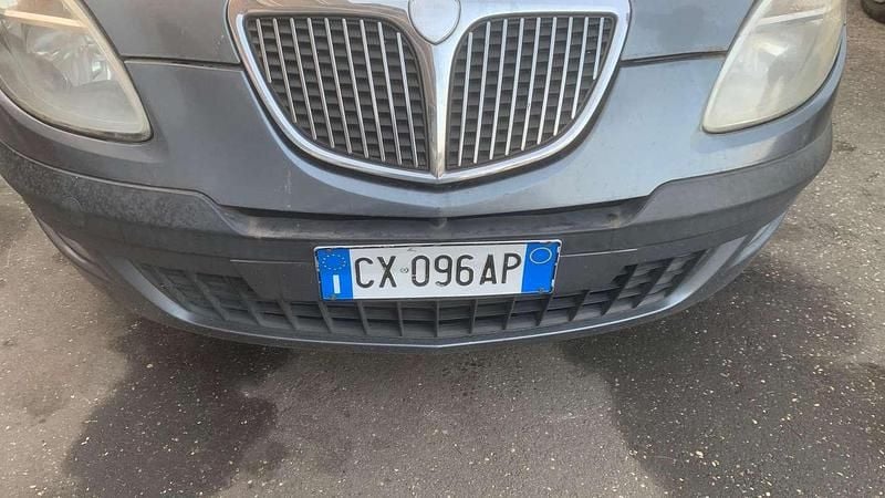 Usata Lancia Ypsilon 60 CV (44 kW) 2005 Grigio Utilitaria