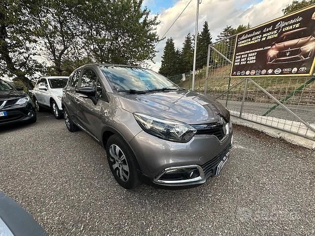 Usata Renault Captur Zen 90 CV (66 kW) 2015 Grigio SUV