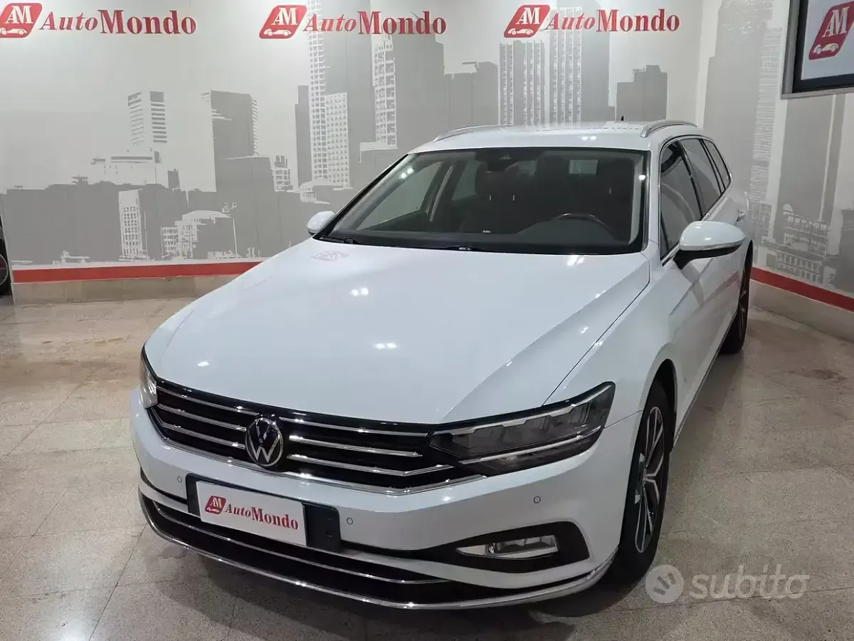Usata VW Passat Executive 150 CV (110 kW) 2022 Bianco Station wagon