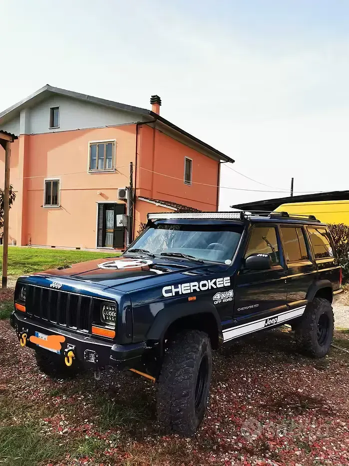 Second-hand Jeep Cherokee 116 CP (85 kW) 2001 Albastru SUV