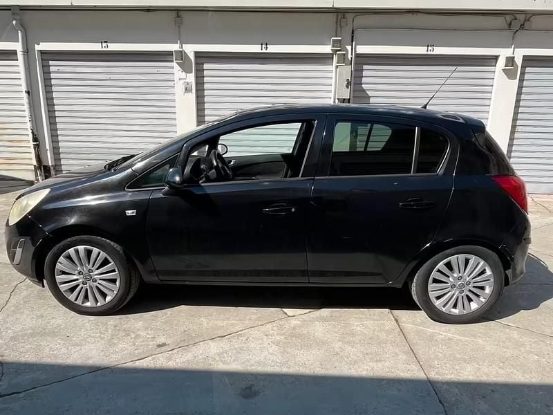 Usata Opel Corsa Cosmo 75 CV (55 kW) 2011 Nero Utilitaria