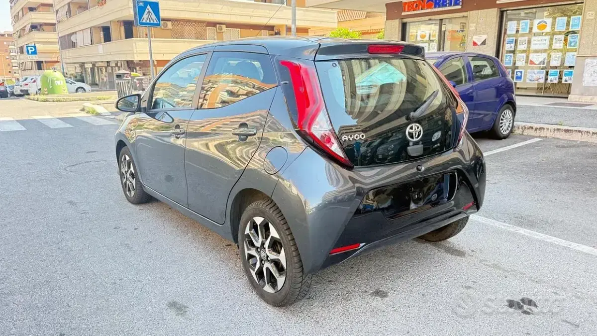 Usata Toyota Aygo X-play 69 CV (50 kW) 2019 Grigio Utilitaria
