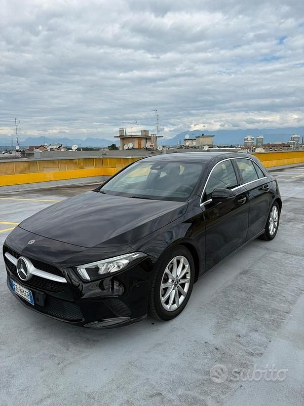 Usata Mercedes A180 116 CV (85 kW) 2018 Nero Berlina