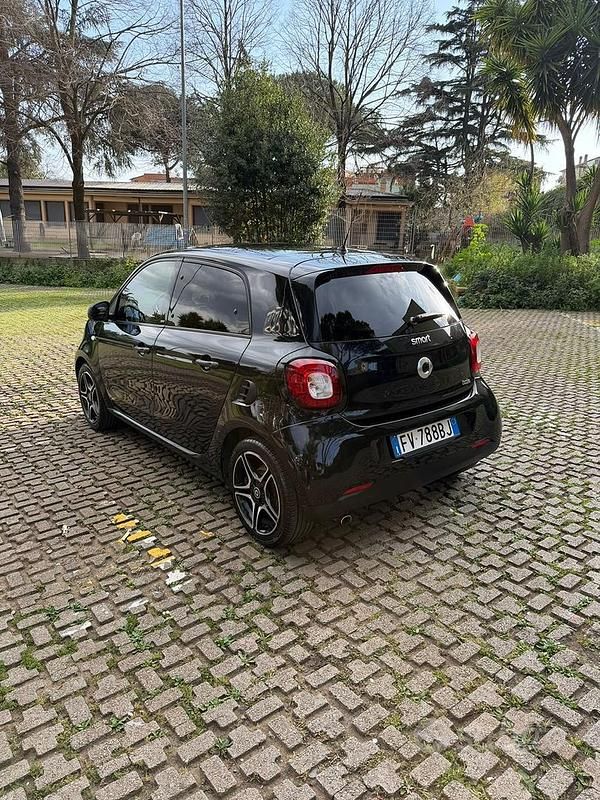 Usata Smart ForFour 90 CV (66 kW) 2017 Nero Utilitaria