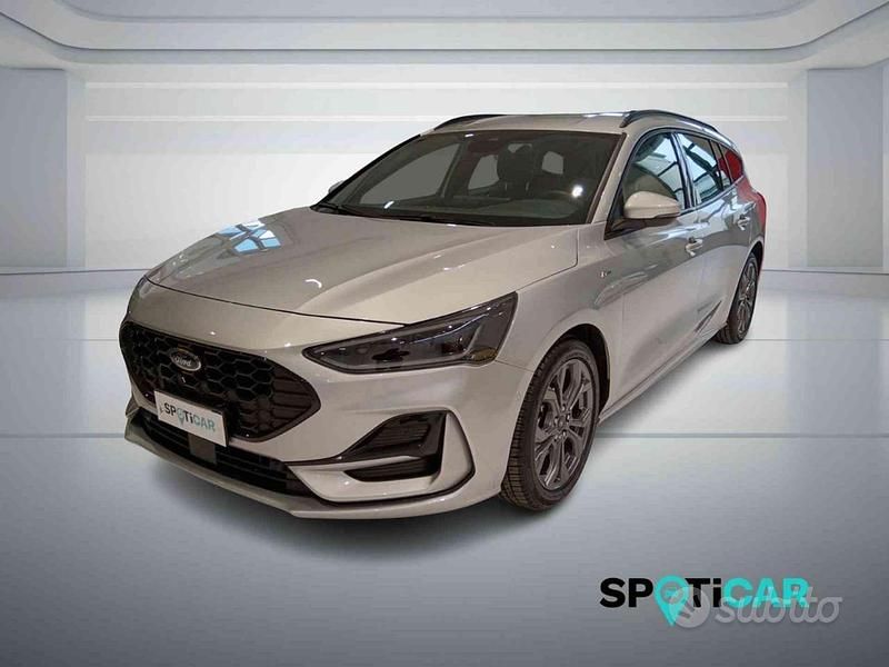 Argento Usata 2023 Ford Focus ST-Line Station wagon | 18.900 € (Buon prezzo) - Immagine 1/4
