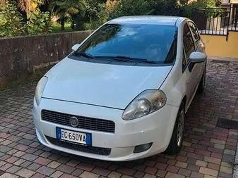 Usata Fiat Punto Active 69 CV (50 kW) 2011 Bianco Berlina