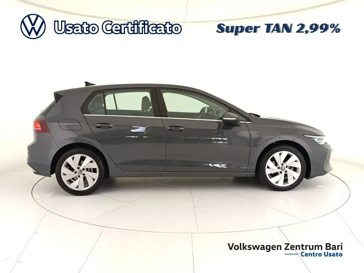 Usado VW Golf VIII Style 150 CV (110 kW) 2025 Gris Berlina