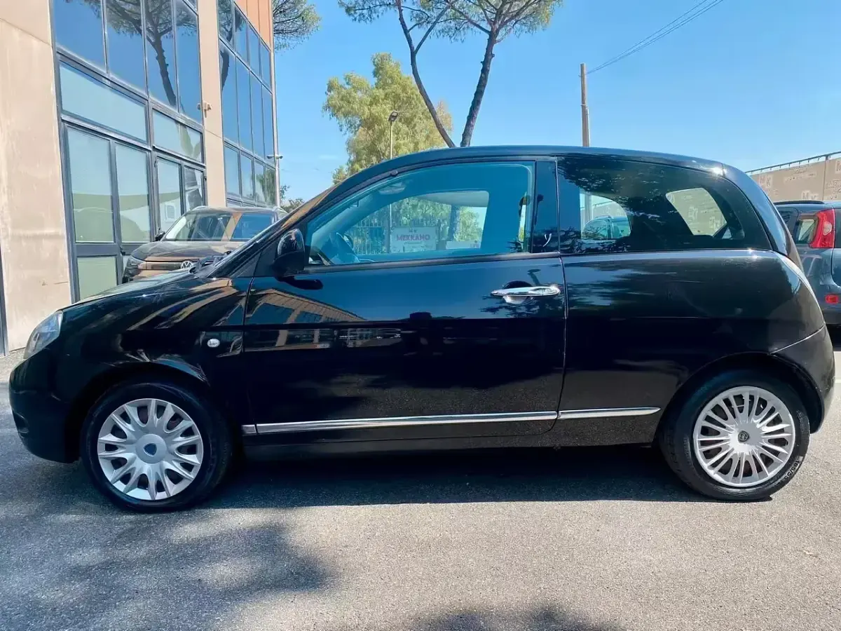 Usata Lancia Ypsilon Platinum 75 CV (55 kW) 2011 Nero Utilitaria