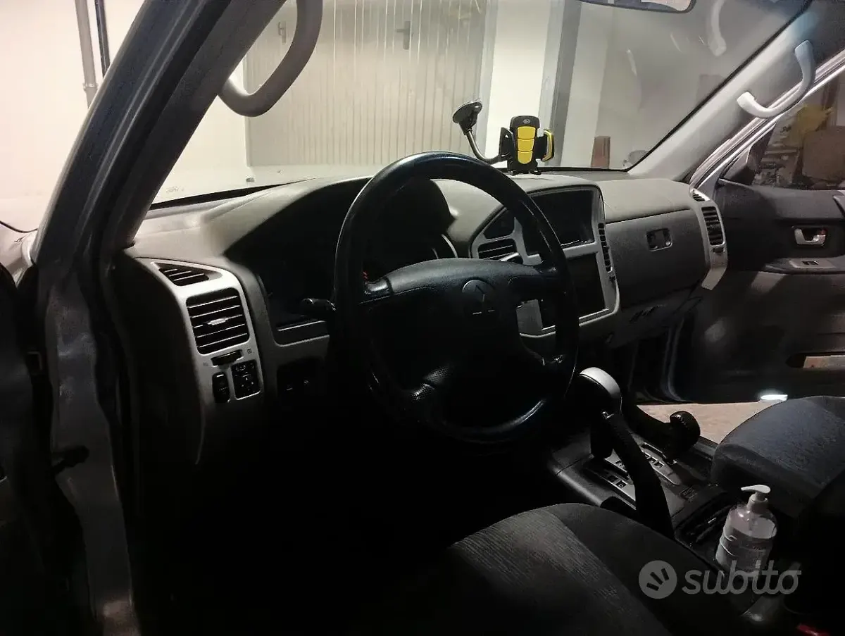 Usata Mitsubishi Pajero 160 CV (117 kW) 2007 Grigio SUV