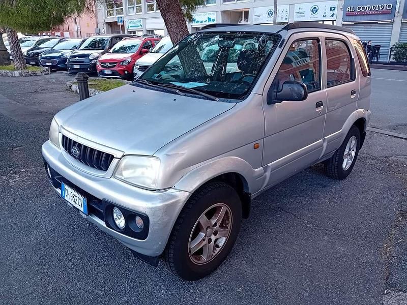 Usata Daihatsu Terios 86 CV (63 kW) 2003 Argento SUV