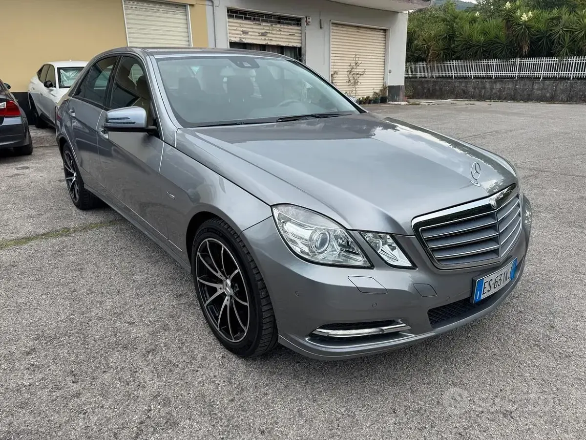 Usata Mercedes E220 Executive 170 CV (125 kW) 2013 Grigio Berlina