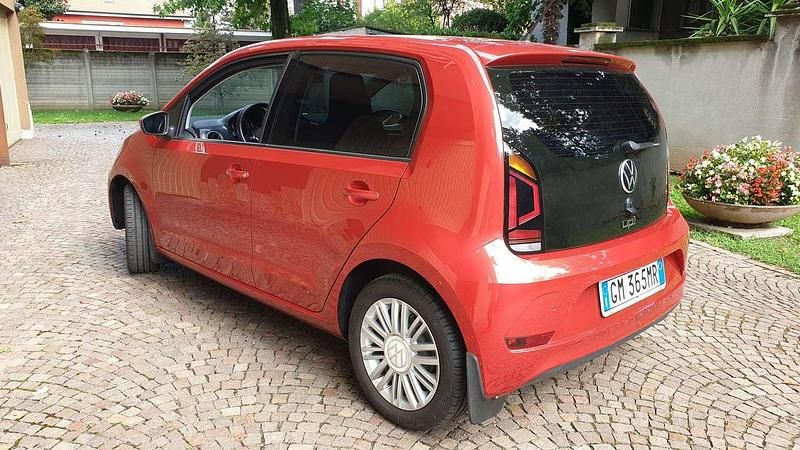 Usata VW up! Move 65 CV (47 kW) 2023 Kings red met Utilitaria
