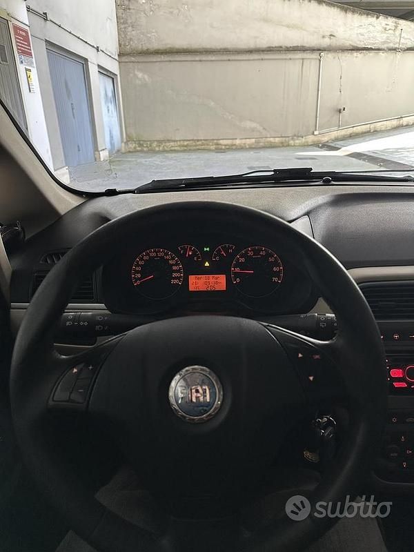 Usata Fiat Grande Punto Dynamic 78 CV (57 kW) 2006 Grigio Utilitaria