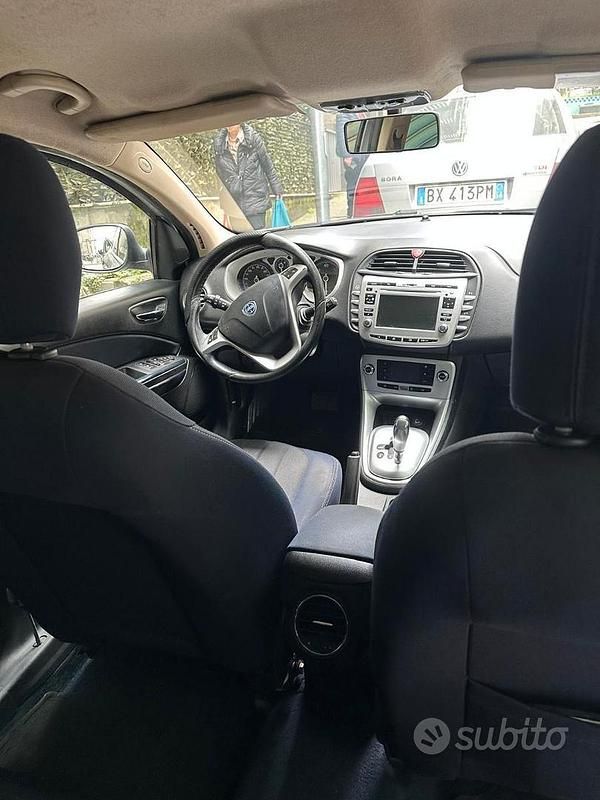 Usata Lancia Delta 120 CV (88 kW) 2013 Grigio Utilitaria