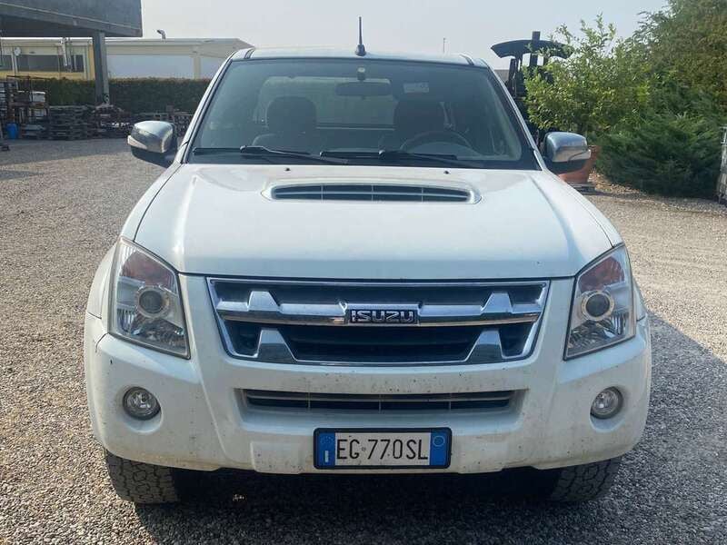 Bianco Usata 2011 Isuzu D-Max Pick-up | 8000 € (Super prezzo) - Immagine 1/4