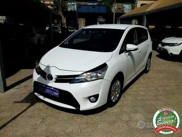 Usata Toyota Verso Business Edition 112 CV (82 kW) 2014 Bianco Monovolume