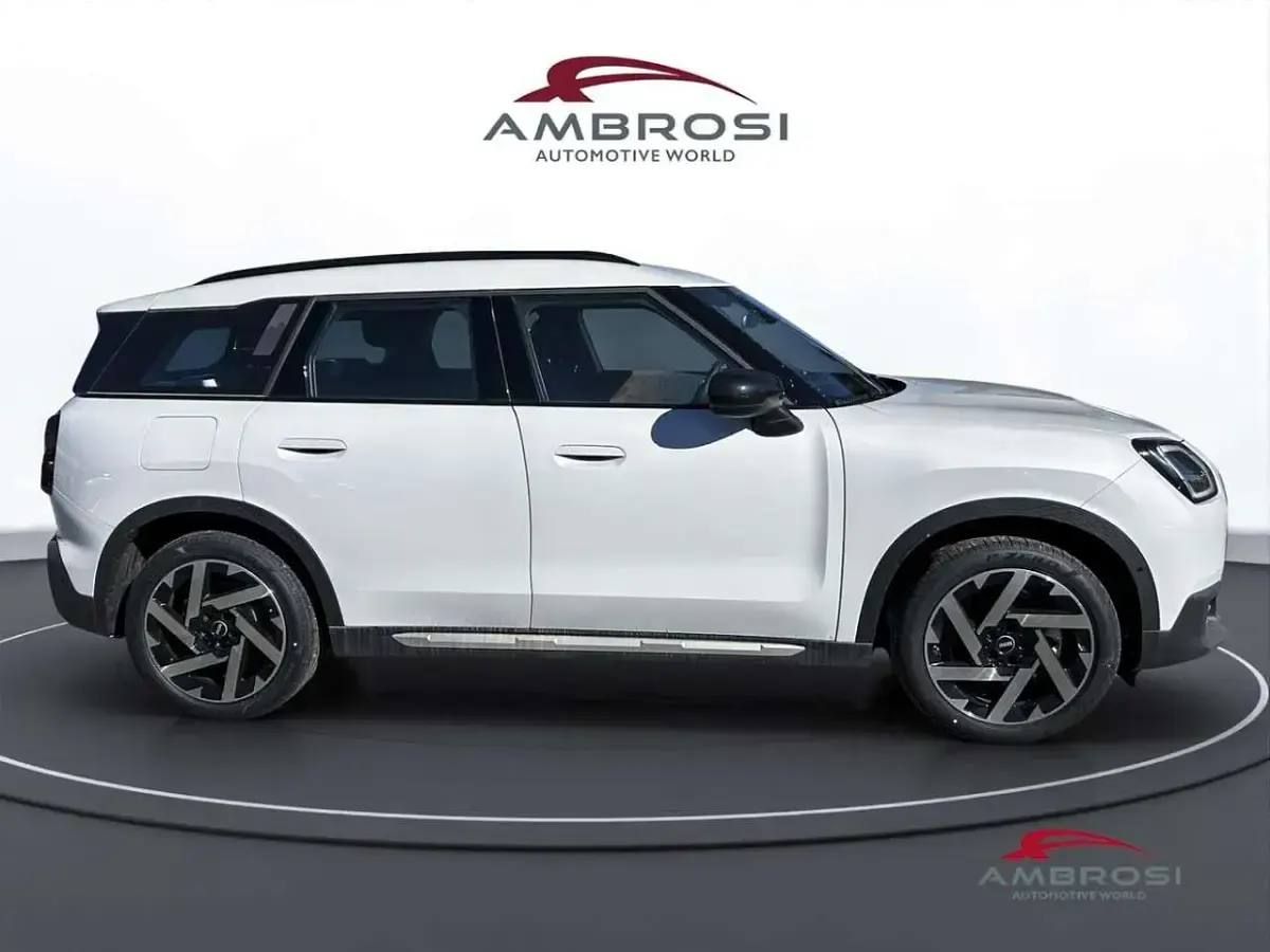 Nuova Mini Cooper Countryman Favoured 204 CV (150 kW) 2025 Bianco SUV