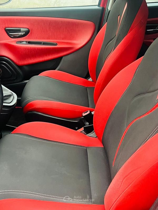 Usata Lancia Ypsilon 84 CV (61 kW) 2012 Rosso Utilitaria