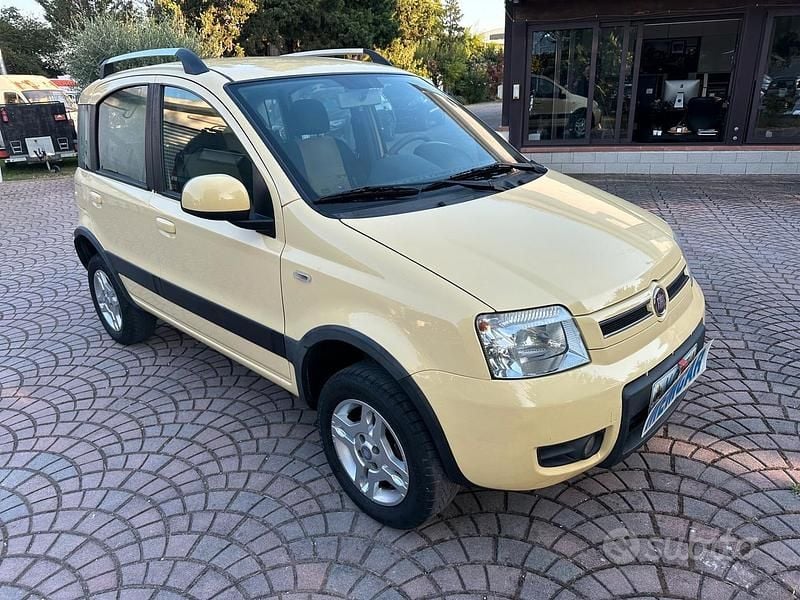 Usata Fiat Panda 4x4 69 CV (50 kW) 2009 Giallo Utilitaria