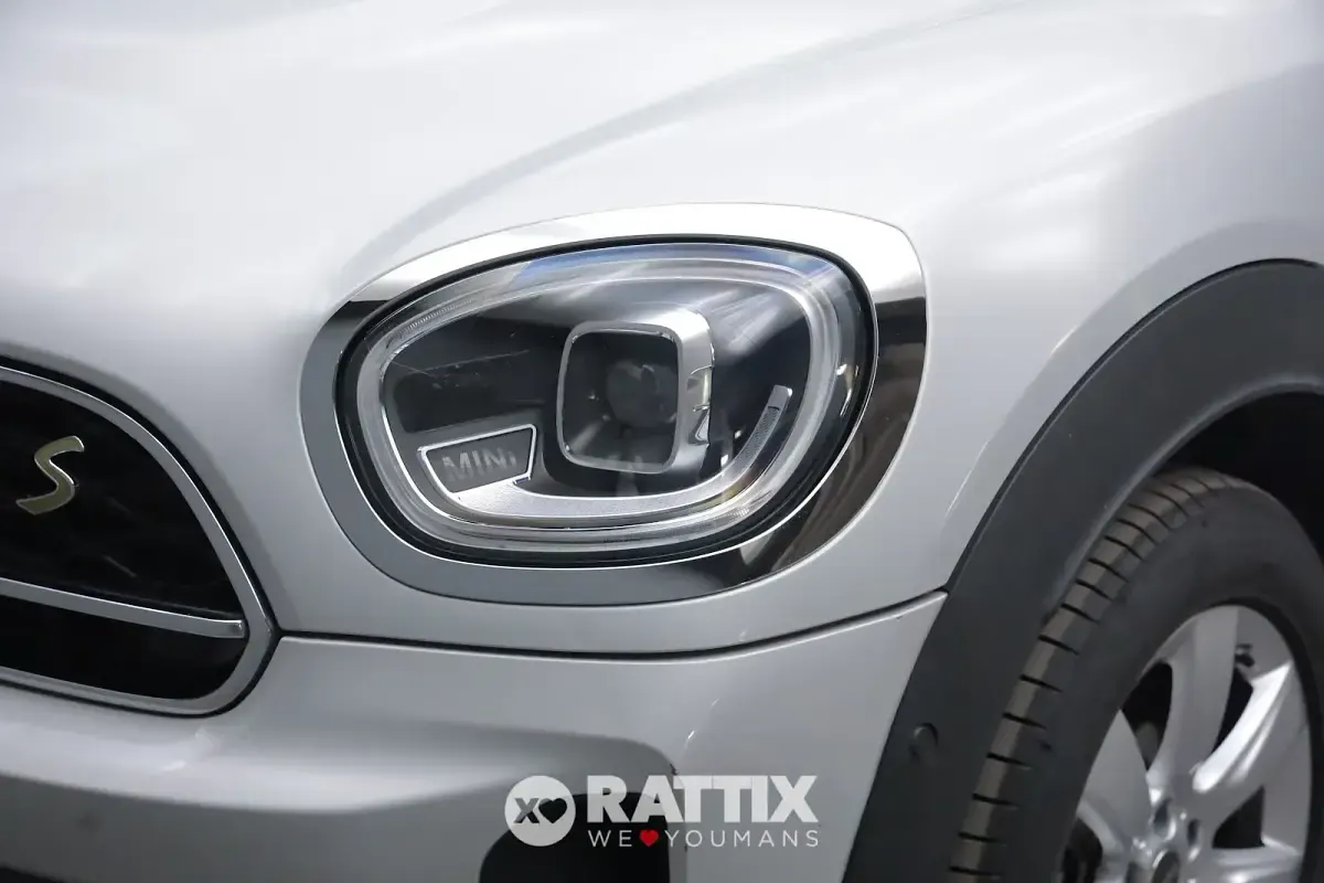 Usata Mini Cooper Countryman Business 220 CV (161 kW) 2021 White silver SUV