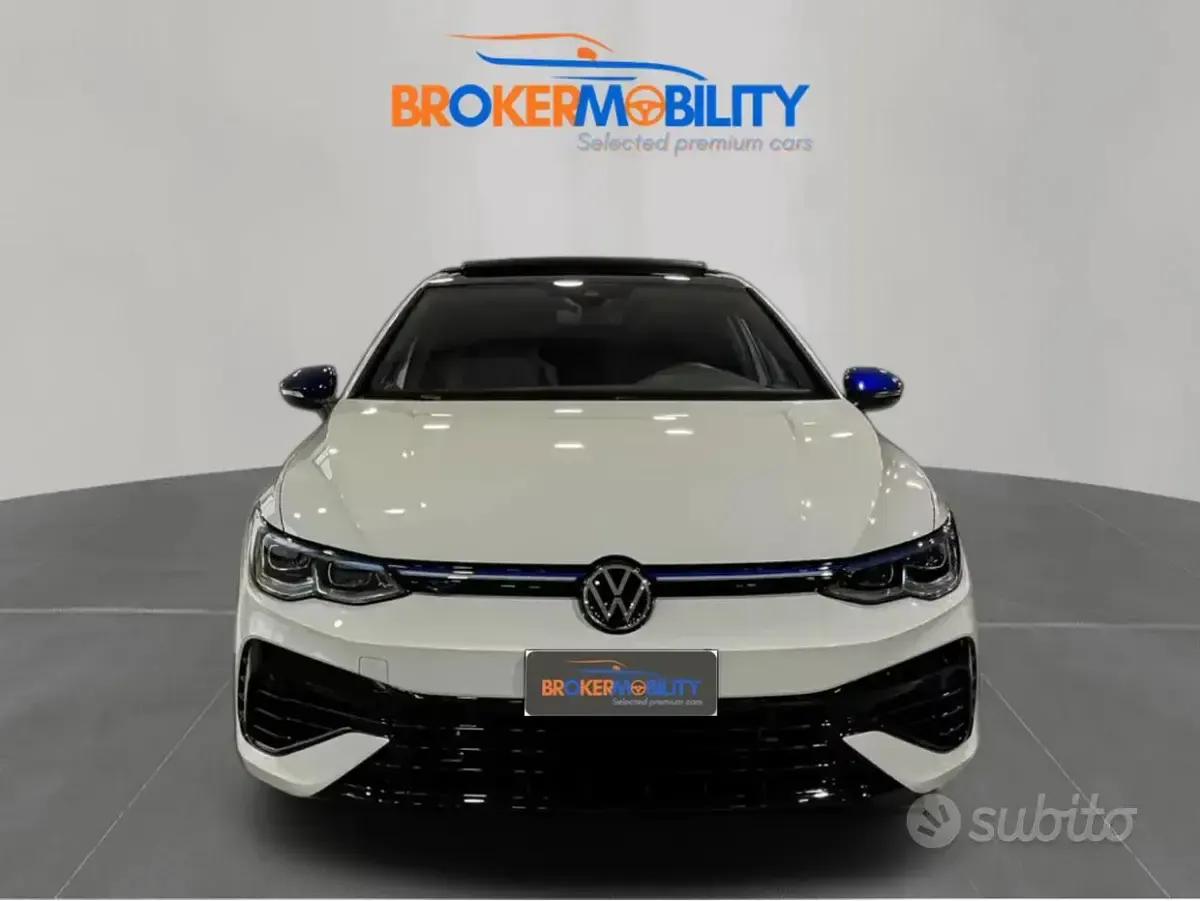Usata VW Golf VIII R 333 CV (244 kW) 2023 Bianco Berlina