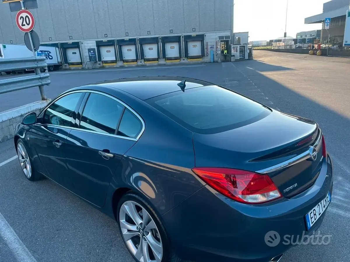Usata Opel Insignia 180 CV (132 kW) 2010 Bluazzurro Berlina