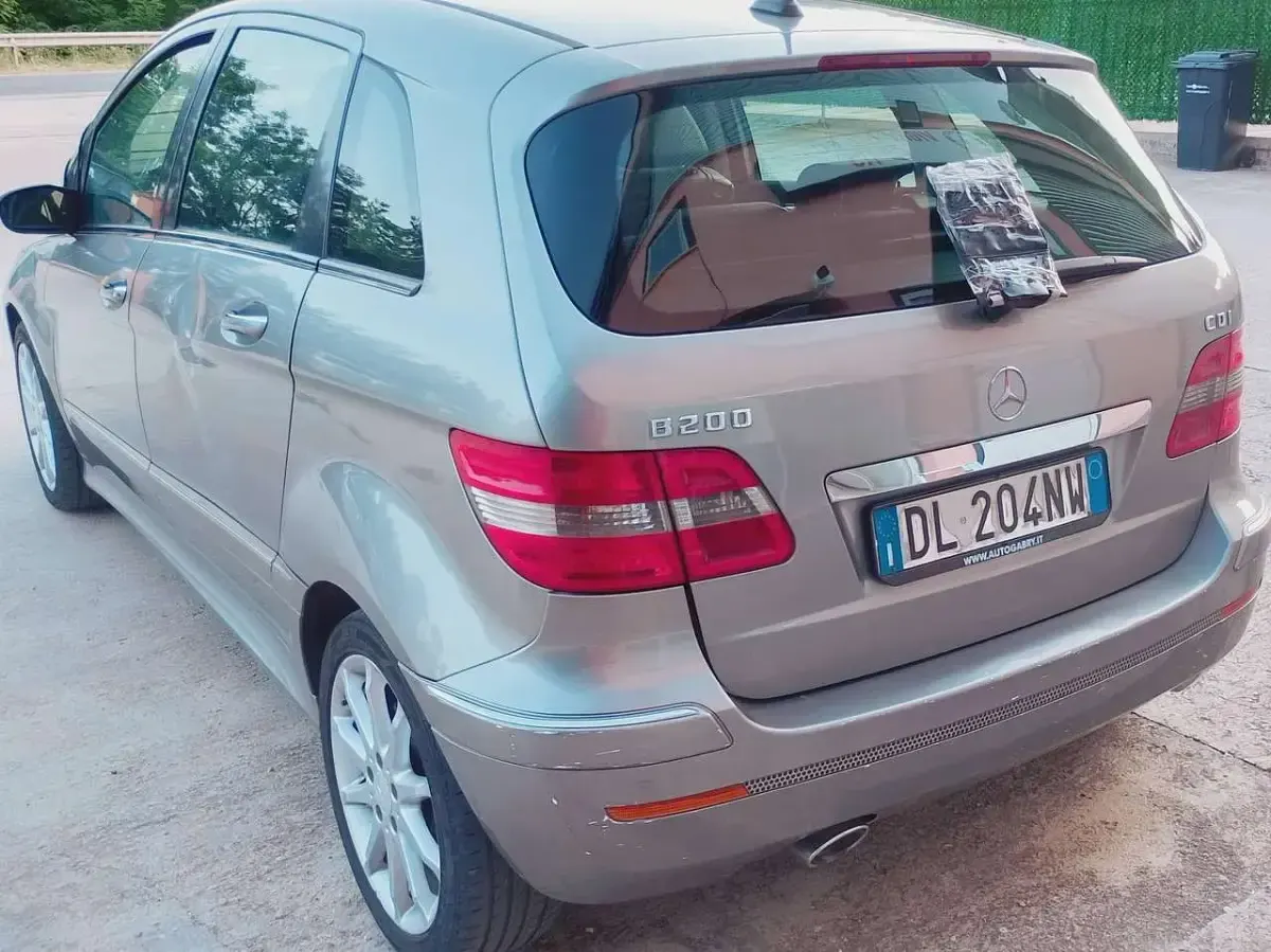 Usata Mercedes B200 140 CV (102 kW) 2007 Grigio Monovolume