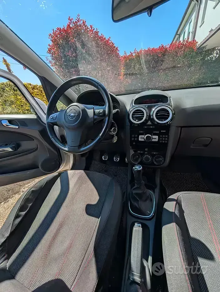 Usata Opel Corsa 75 CV (55 kW) 2011 Bianco Utilitaria