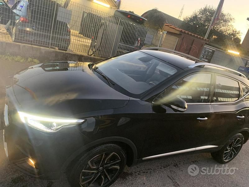 Usata MG ZS 106 CV (77 kW) 2023 Nero Berlina