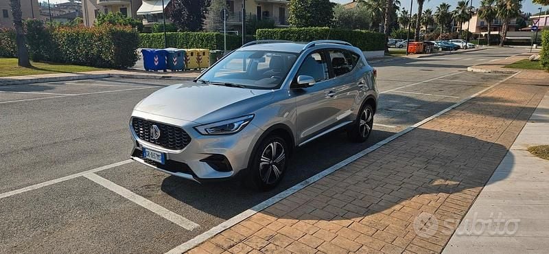 Usata MG ZS 106 CV (77 kW) 2023 Grigio Berlina