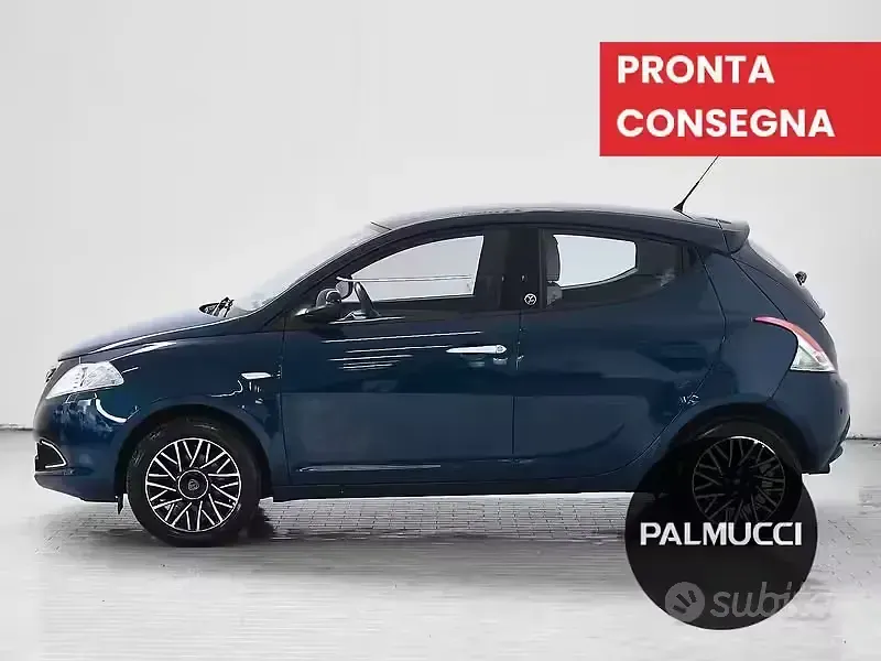 Usata Lancia Ypsilon Platinum 69 CV (50 kW) 2015 Blu Utilitaria