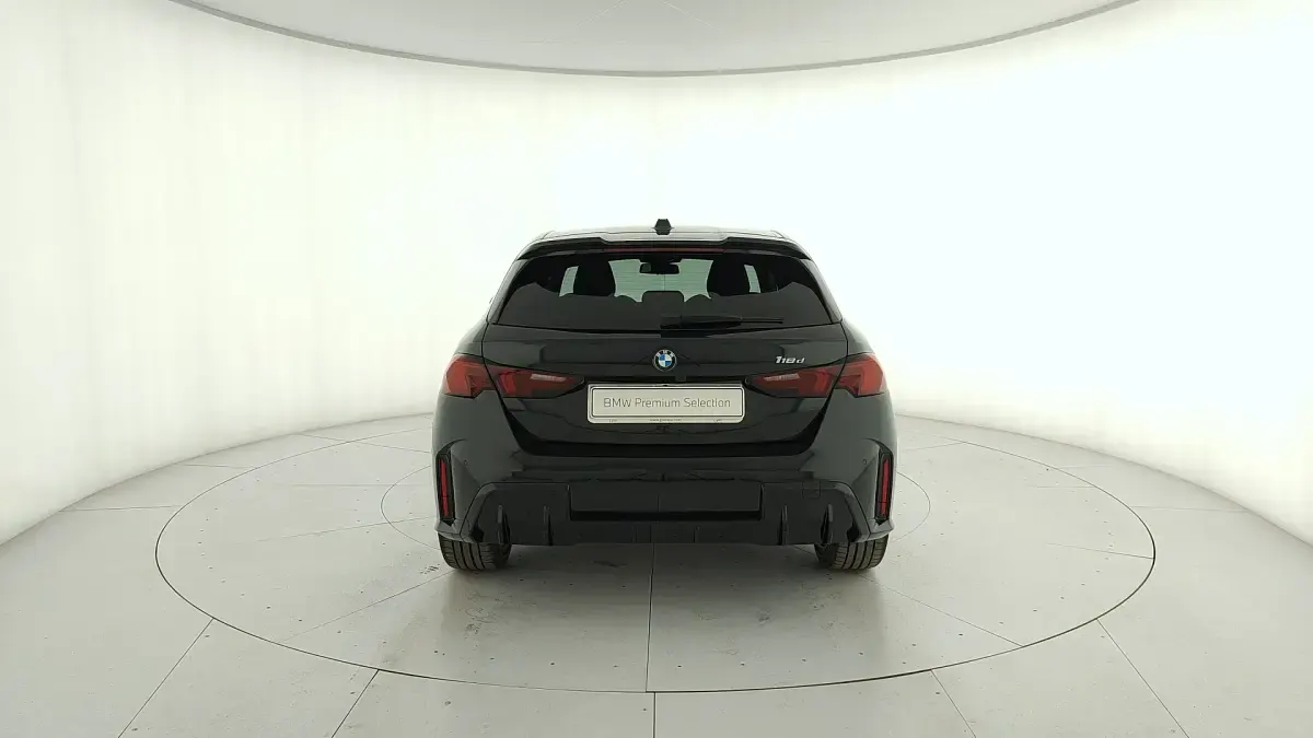 Usado BMW 118 M Sport 150 CV (110 kW) 2025 Negro Utilitario