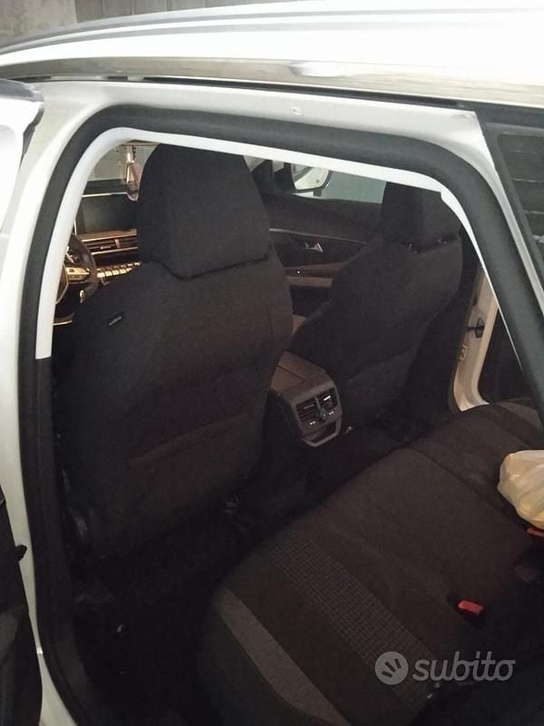 Usata Peugeot 3008 130 CV (95 kW) 2019 Bianco SUV