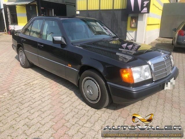 Usata Mercedes 200 122 CV (89 kW) 1991 Grigio Berlina