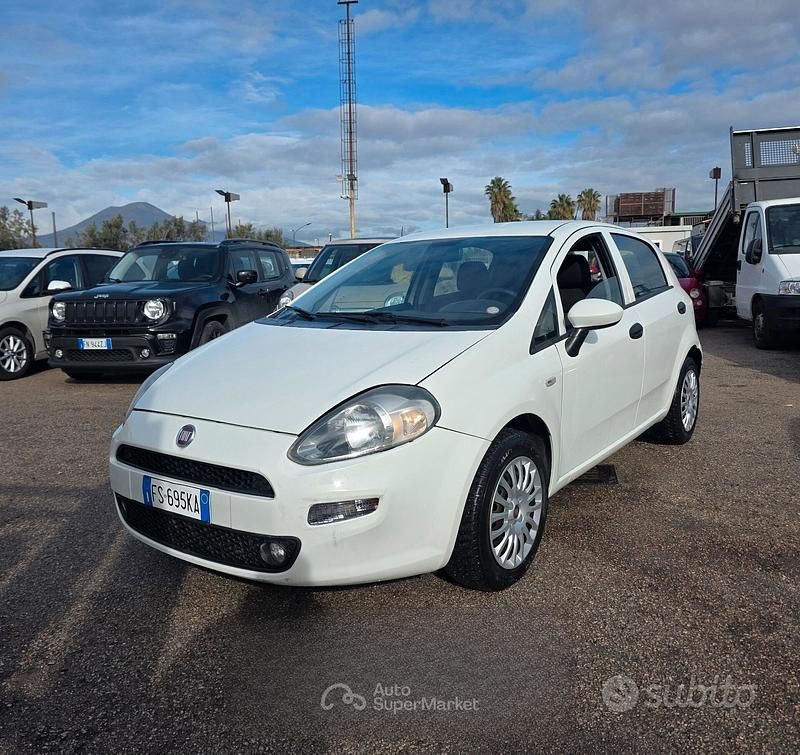 Usata Fiat Punto Young 77 CV (56 kW) 2018 Berlina