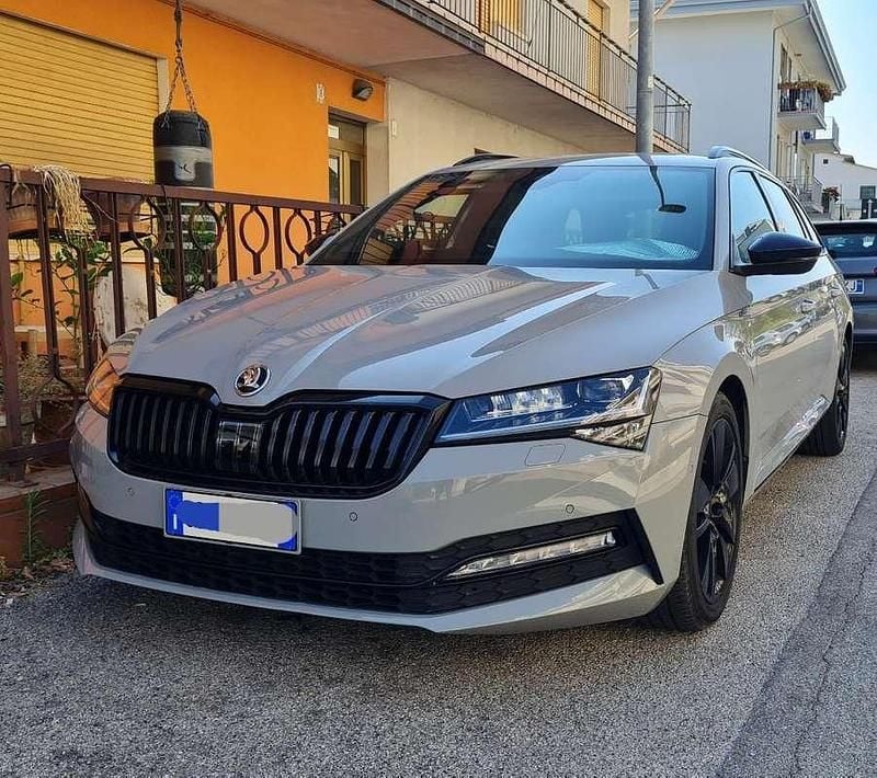 Usata 2020 Skoda Superb SportLine Station wagon | 20.500 € (Cara) - Immagine 1/4