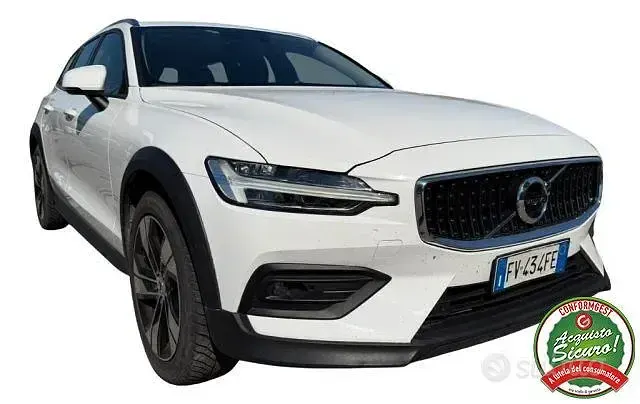 Usata Volvo V60 CC Pro 190 CV (139 kW) 2019 Bianco Station wagon