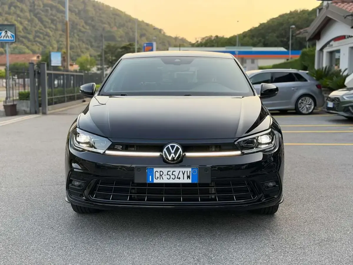 Usata VW Polo R-line 95 CV (69 kW) 2023 Deep black perlato Utilitaria