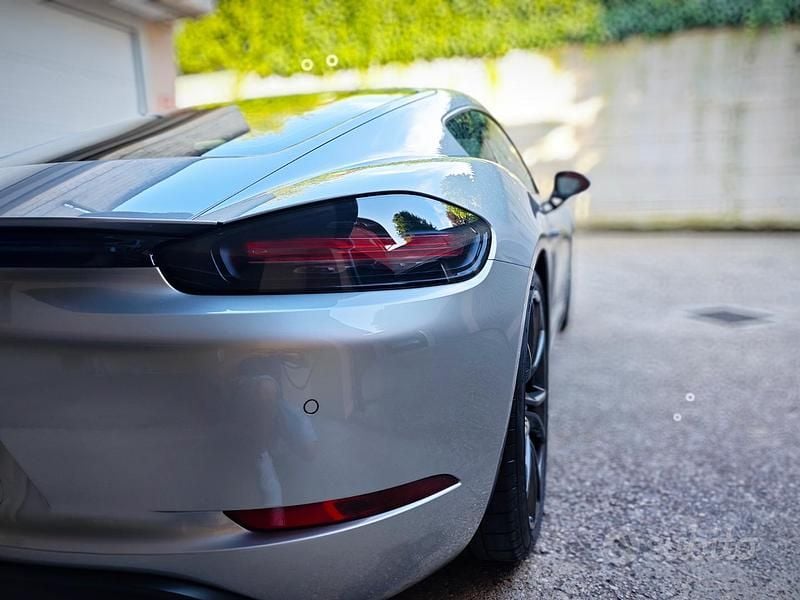 Usata Porsche 718 Cayman T 300 CV (220 kW) 2020 Grigio Coupé